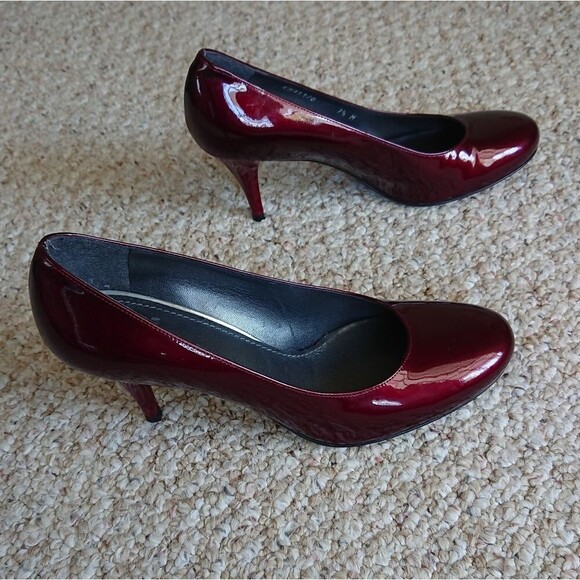Stuart Weitzman Burgundy Patent Leather Round Toe Pumps Size 7.5M - Picture 1 of 13